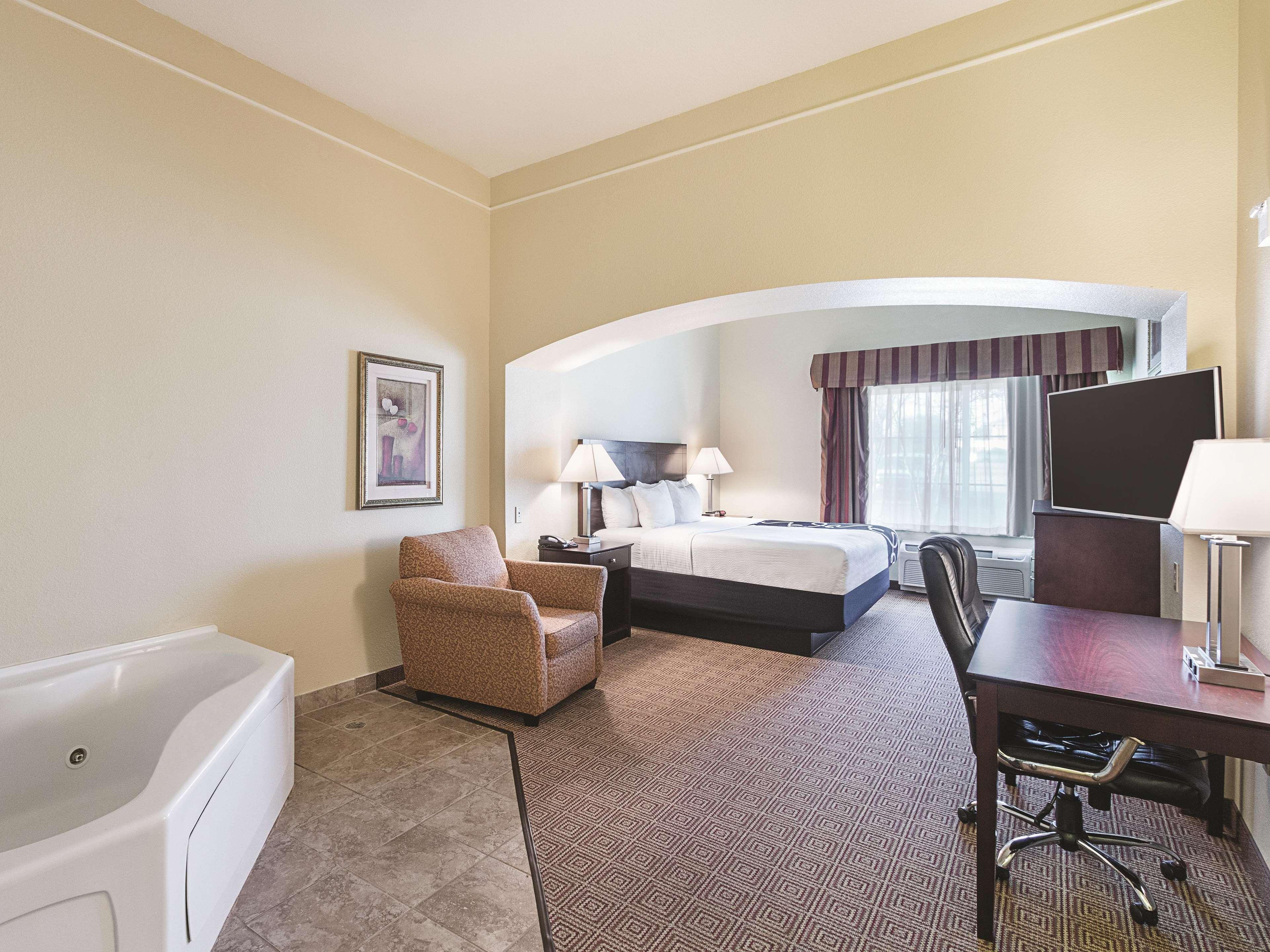 La Quinta By Wyndham Waxahachie Hotel Exterior photo