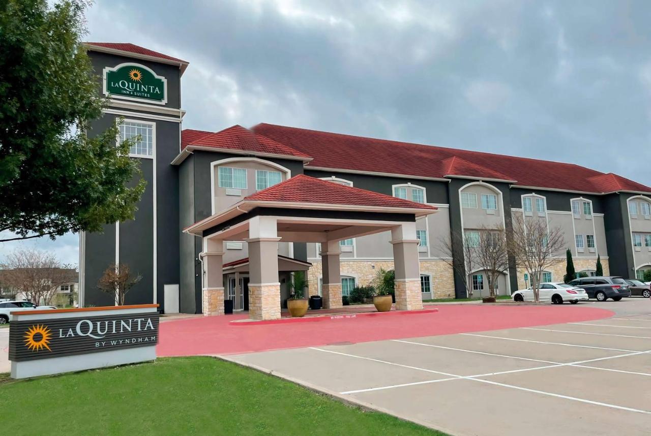 La Quinta By Wyndham Waxahachie Hotel Exterior photo