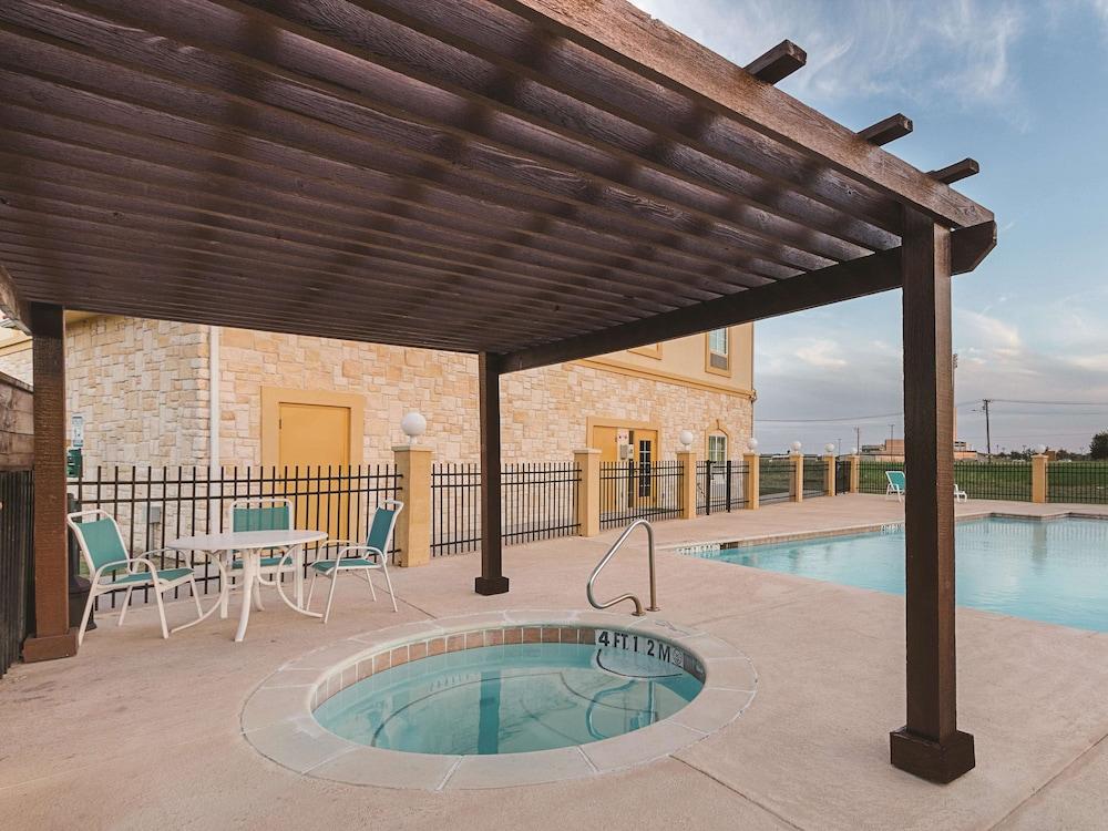 La Quinta By Wyndham Waxahachie Hotel Exterior photo