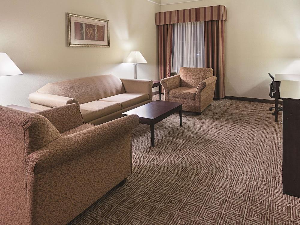La Quinta By Wyndham Waxahachie Hotel Exterior photo